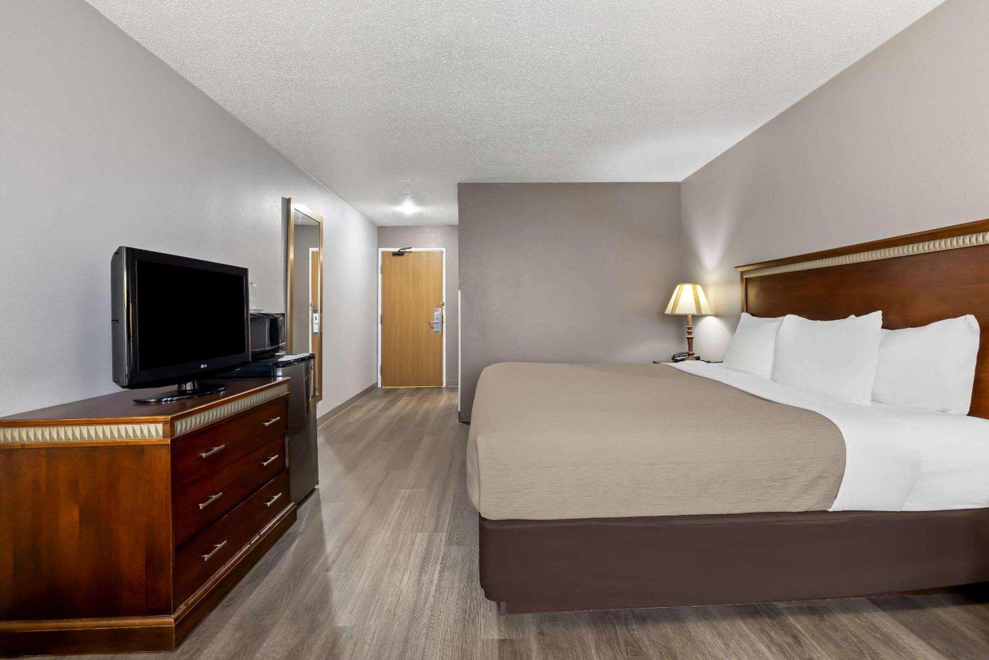 Quality Inn Near Monument Health Rapid City Hospital Exterior photo