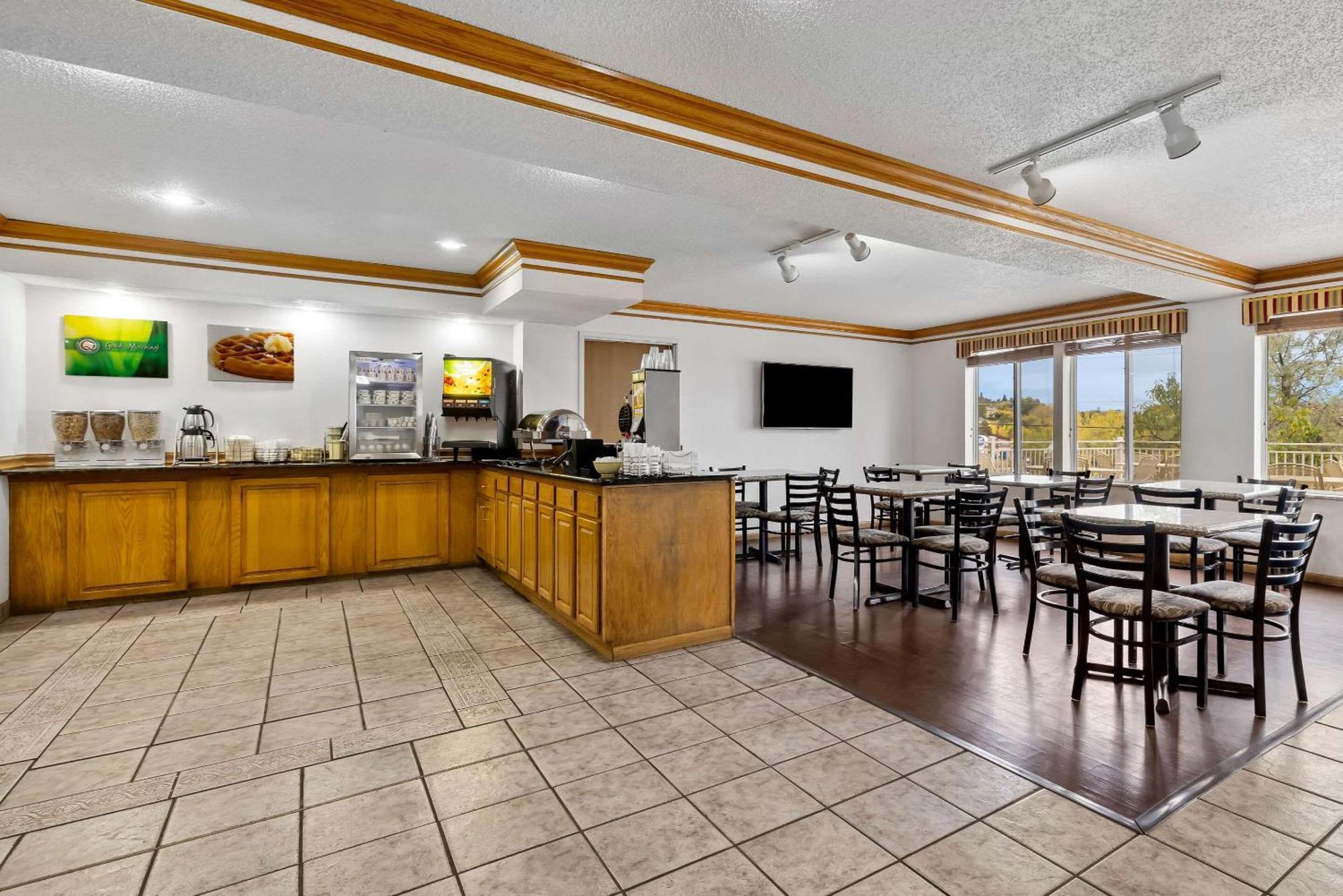 Quality Inn Near Monument Health Rapid City Hospital Exterior photo