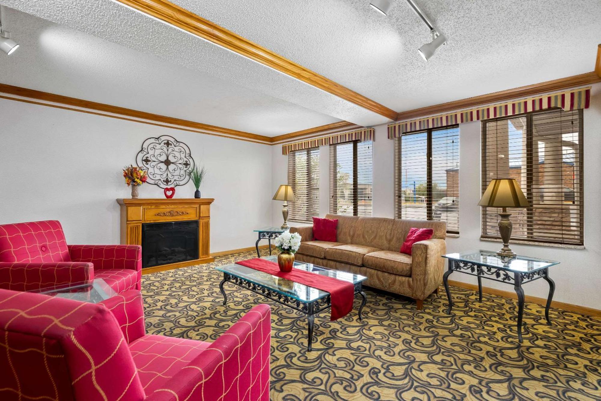 Quality Inn Near Monument Health Rapid City Hospital Exterior photo